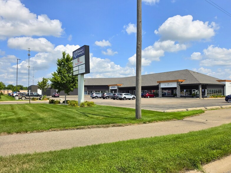 More Photos Of 840 N Black River Dr, Holland Unknown For Lease