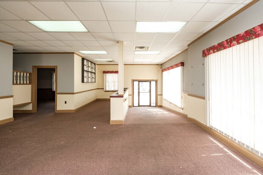 More Photos Of 120 S Main St, Edinburg General Retail For Sale