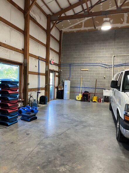 More Photos Of 6244 Old Lagrange Rd, Crestwood Warehouse For Lease
