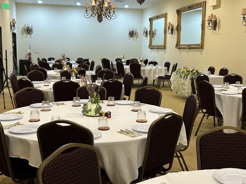 More Photos Of 100 N E St, Virginia City Hotel For Sale