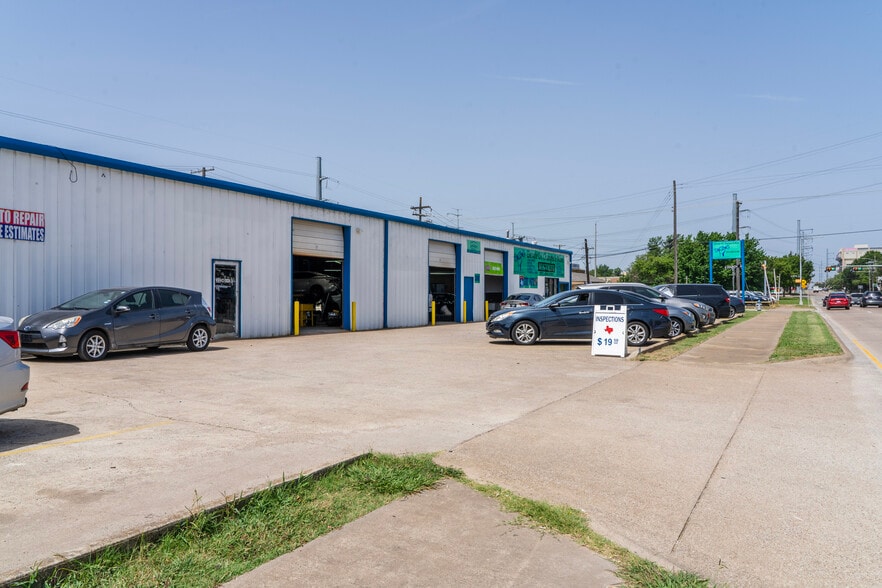 More Photos Of 308 W Avenue B, Garland Auto Repair For Sale