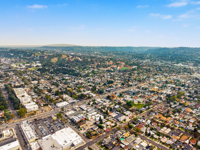More Photos Of 2233 Addison Way, Los Angeles Apartments For Sale