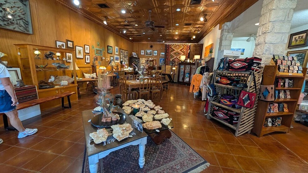 More Photos Of 314 Wimberley Sq, Wimberley Freestanding For Sale