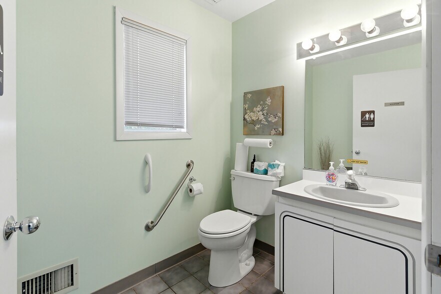 More Photos Of 801 Hughes Dr, Hamilton Office Residential For Sale