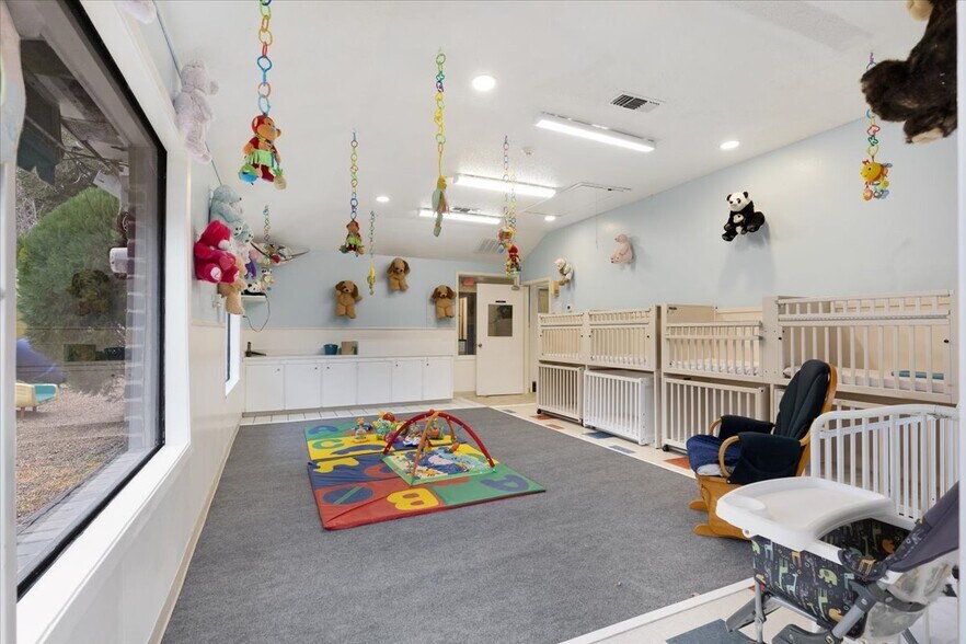 More Photos Of 2121 N Grand Blvd, Pearland Specialty For Sale