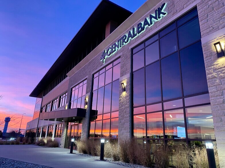 Primary Photo Of 400 Gold Circle Dr, Dakota Dunes Office For Sale