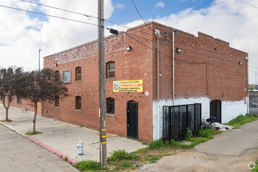 More Photos Of 304 L St, Fresno Industrial For Lease