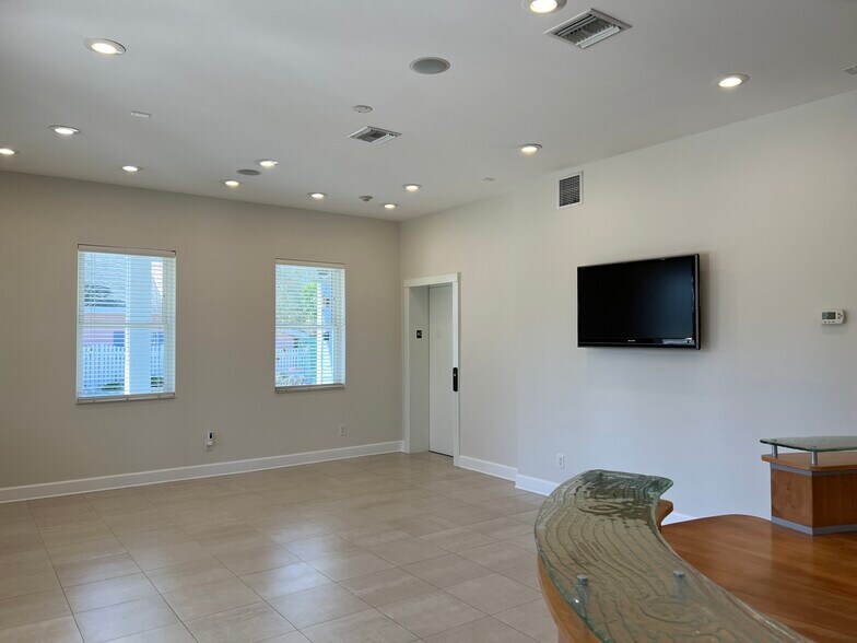 More Photos Of 1000 Bass Blvd, Dunedin Office For Sale
