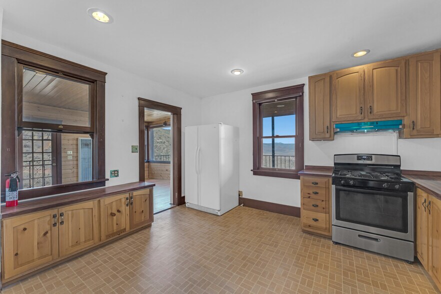 More Photos Of 222 First Ave, Jerome Multifamily For Sale