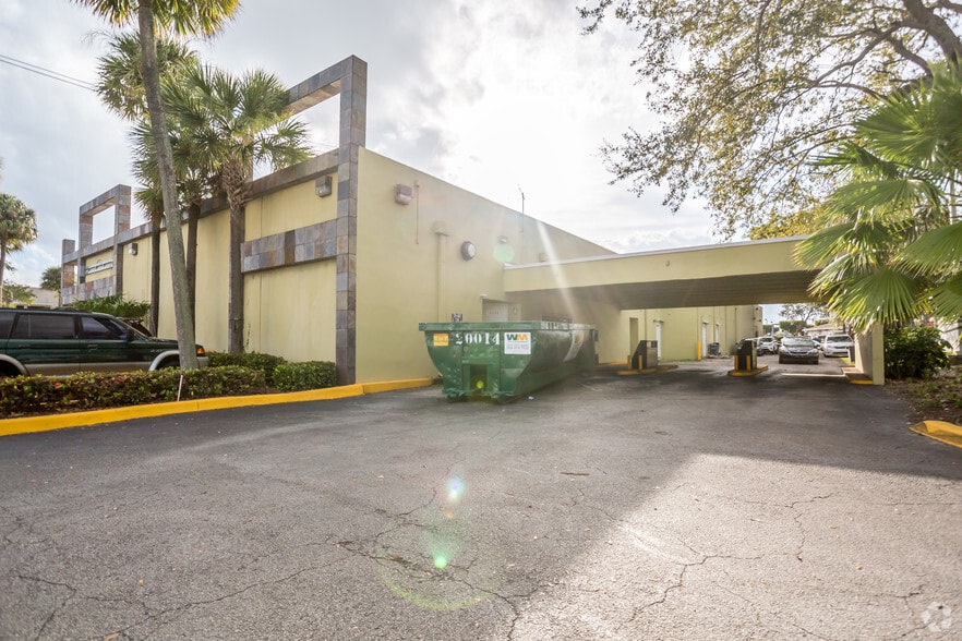 More Photos Of 16764-16800 NW 67th Ave, Hialeah Unknown For Lease