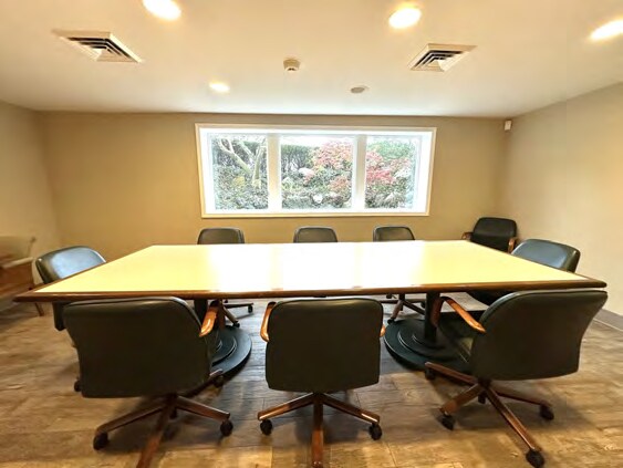 More Photos Of 214 Aberdeen Dr, Valparaiso Office For Sale