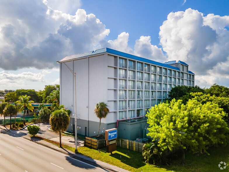 More Photos Of 148 NW 167th St, Miami Hotel For Lease