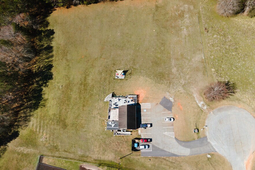 More Photos Of 9 Callaway Dr, Crawford Restaurant For Sale