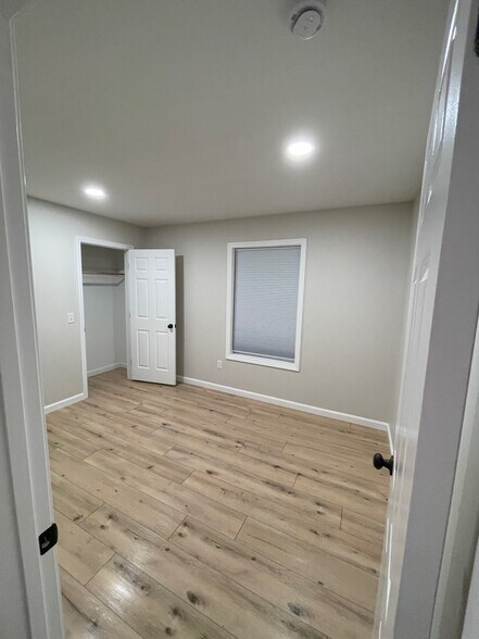 More Photos Of 20 Riverland Rd, Canterbury Flex For Lease