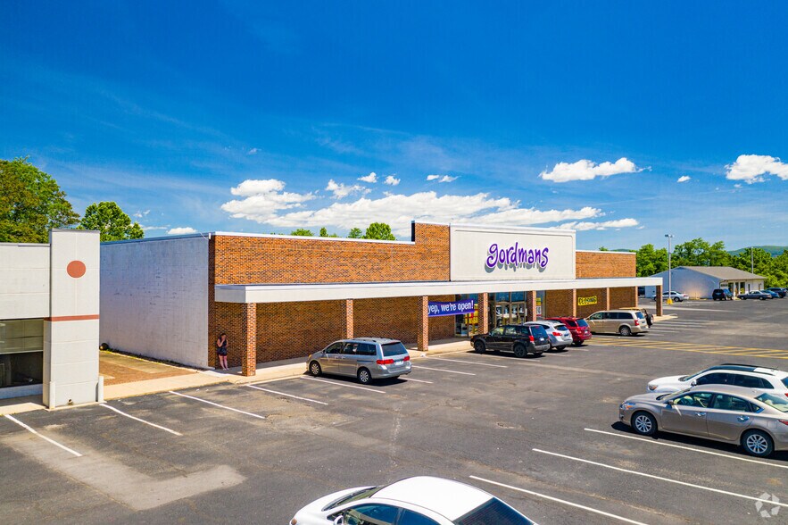 More Photos Of 744-766 N Lee Hwy, Lexington Unknown For Lease