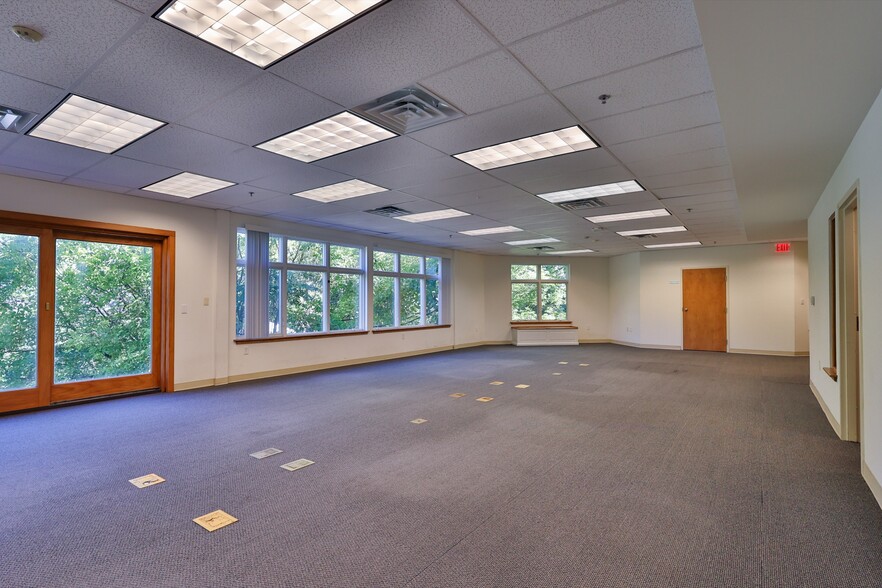 More Photos Of 1425 Mountain Dr N, Bethlehem Office For Sale