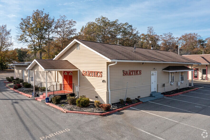 Primary Photo Of 7670 Hawthorne Rd, La Plata Bar For Sale