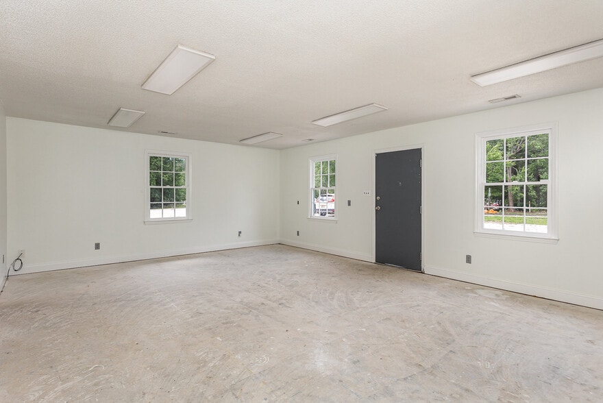 More Photos Of 909 Rock Quarry Rd, Raleigh Freestanding For Lease