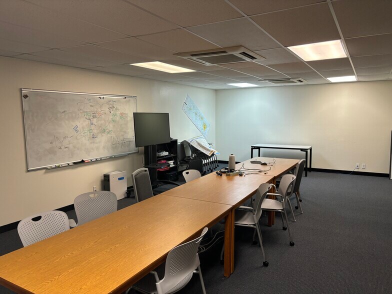 More Photos Of 1280 Kamehameha, Hilo Light Manufacturing For Lease