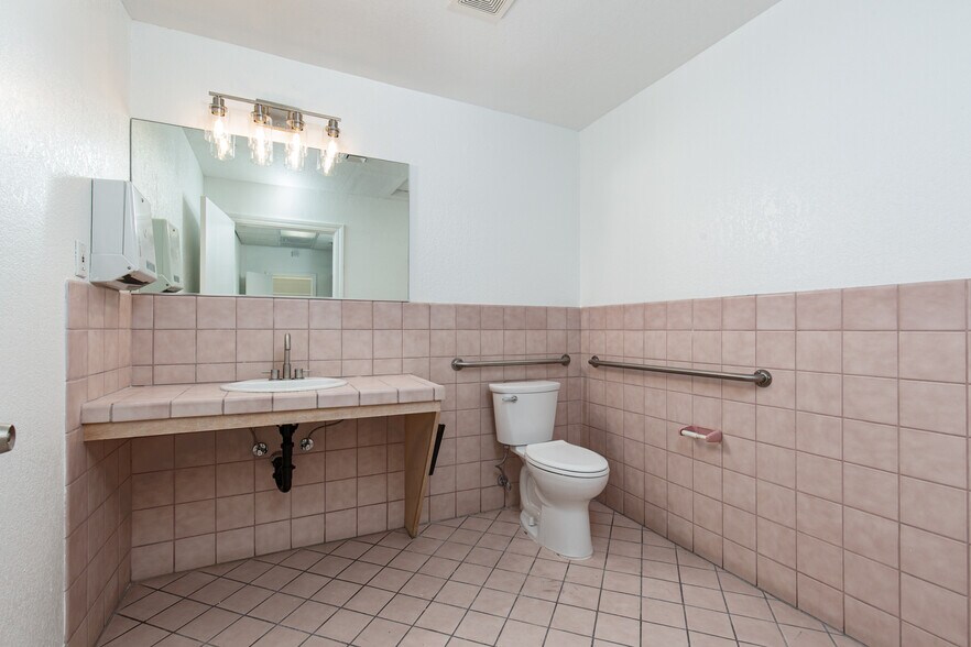 More Photos Of 2881 S Valley View Blvd, Las Vegas Office Residential For Lease