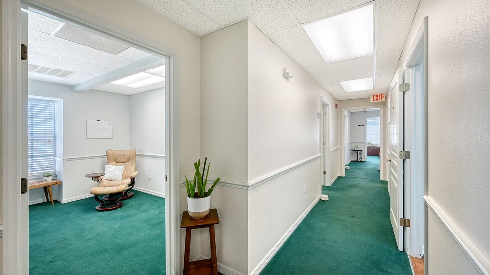 More Photos Of 1505 Tamiami Trl S, Venice Medical For Sale