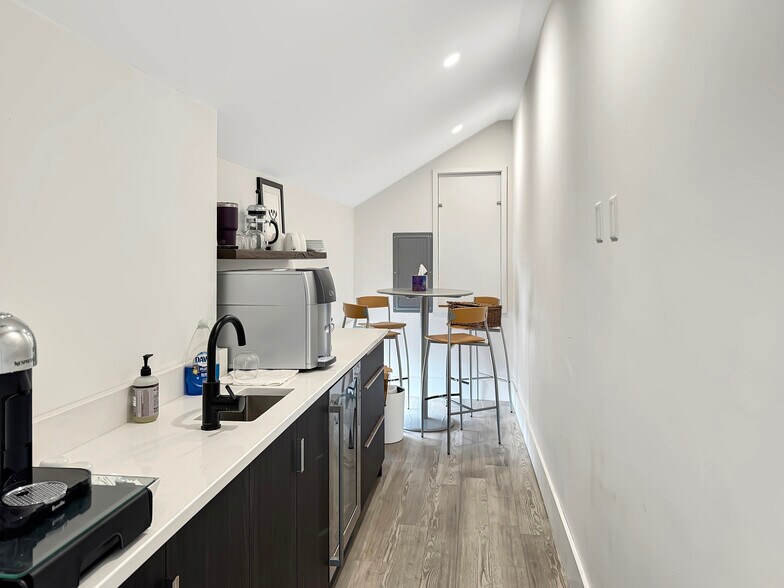 More Photos Of 70-80 State St, Newburyport Storefront Retail Office For Lease