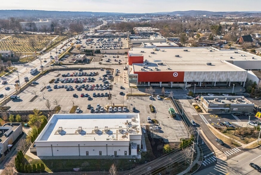 More Photos Of 224-250 W Dekalb Pike, King Of Prussia Unknown For Lease