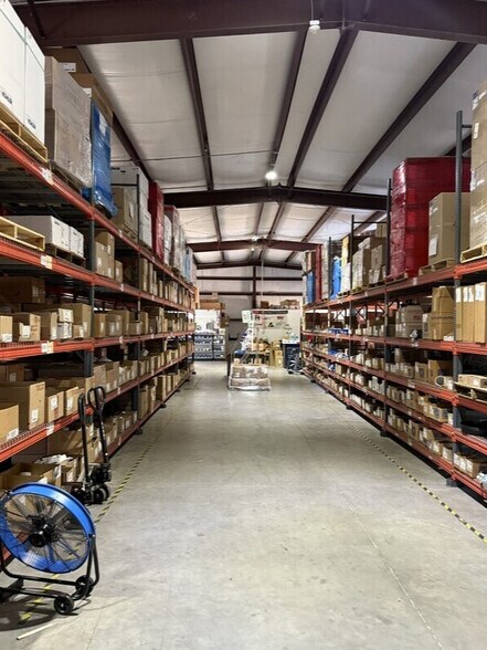 More Photos Of 302 Richey Rd, Leesburg Warehouse For Lease