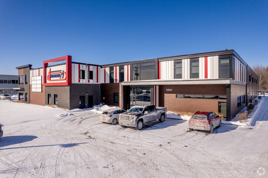 More Photos Of 1041 Rue Des Forges, Terrebonne Warehouse For Lease