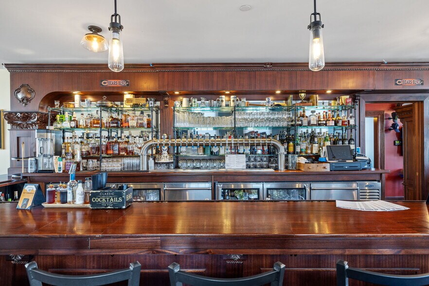 More Photos Of 6811 Hickory St, Tinley Park Bar For Sale