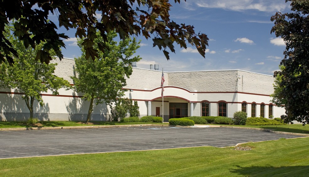 More Photos Of 1828 Freedom Rd, Lancaster Warehouse For Lease