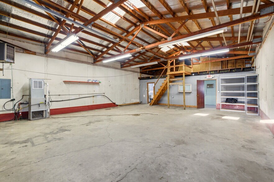 More Photos Of 347 E French St, Braidwood Warehouse For Sale