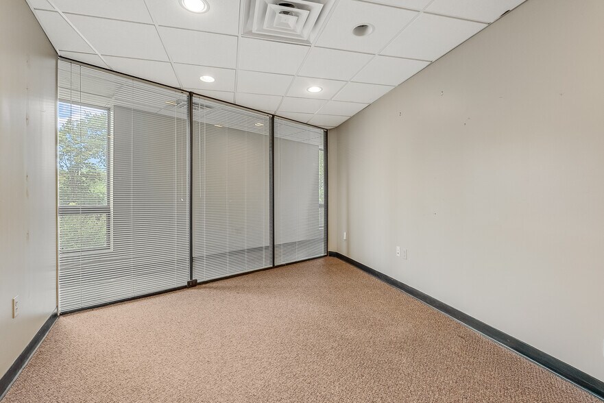 More Photos Of 3 Tice Rd, Franklin Lakes Distribution For Lease