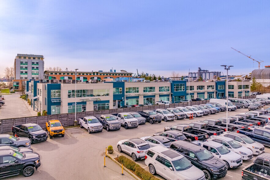 More Photos Of 998 Harbourside Dr, North Vancouver Showroom For Sale