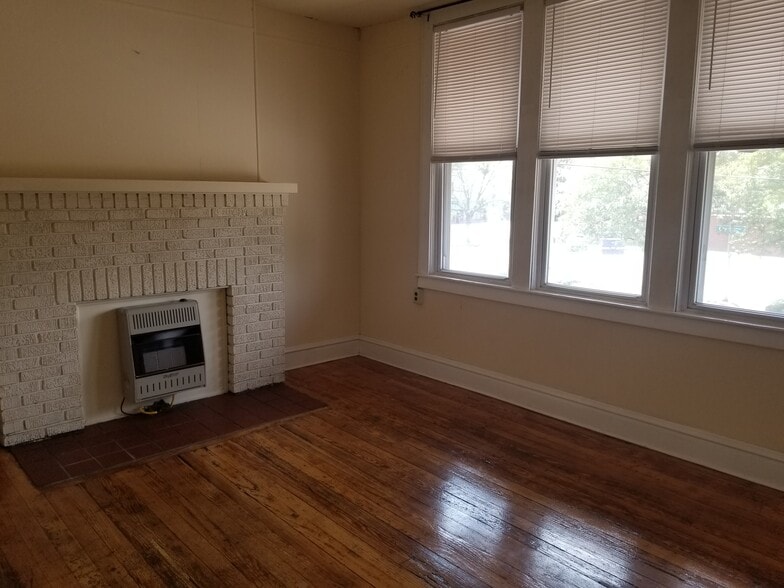 More Photos Of 212 20th St, Huntington Storefront Retail Residential For Sale