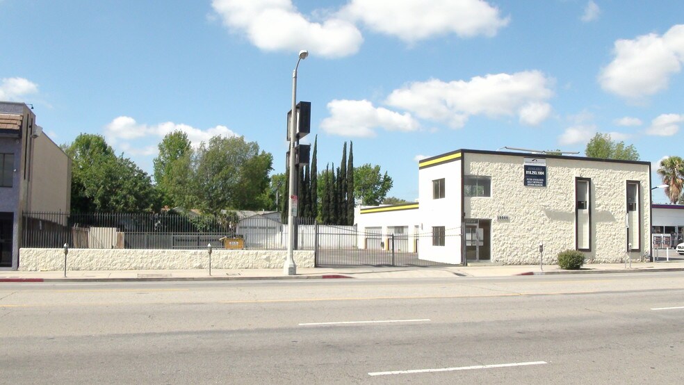 More Photos Of 18066 Ventura Blvd, Encino Auto Dealership For Sale