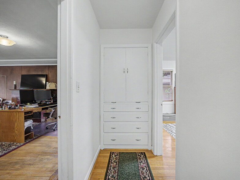 More Photos Of 10423 SE 23RD Ave, Portland Medical For Sale