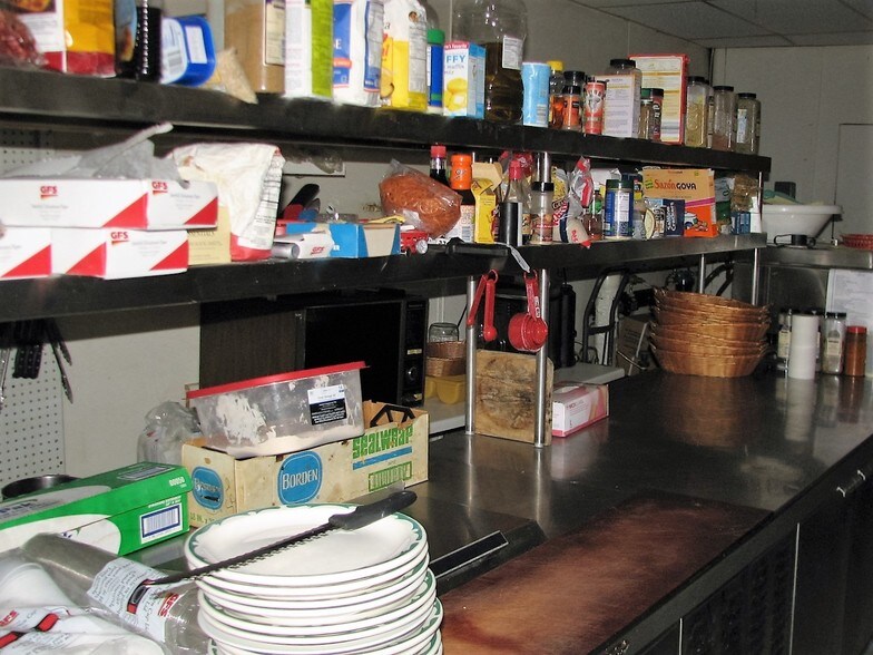 More Photos Of 316 N Main St, Seneca Bar For Sale