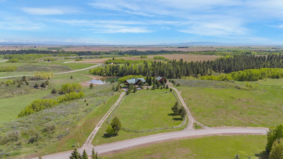 More Photos Of 1665 Whisper Ridge Rd, Ashton Hotel For Sale