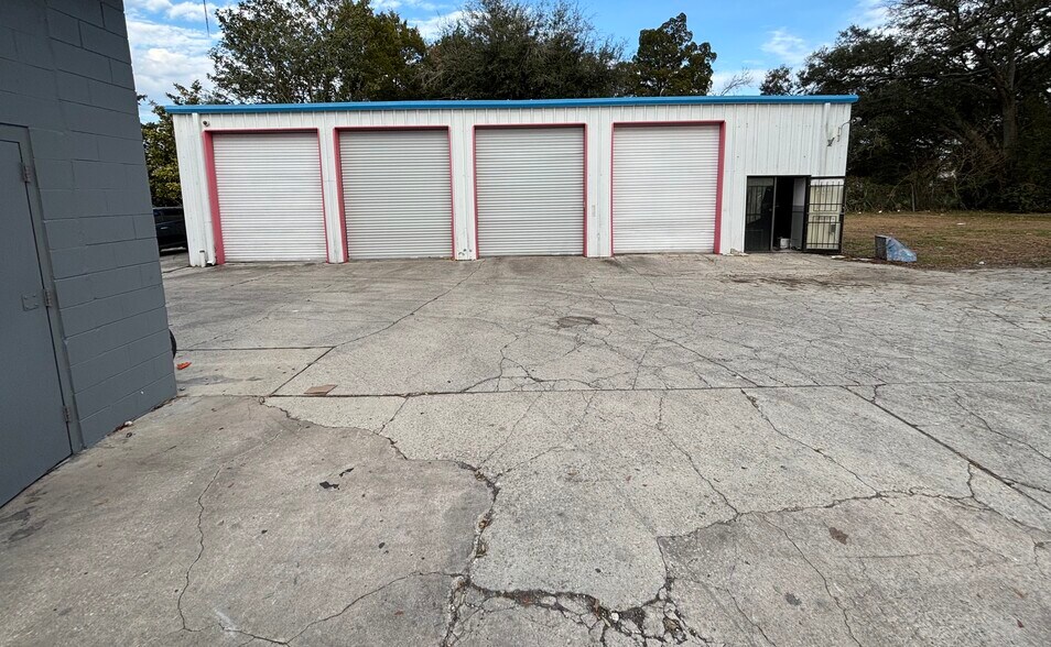 More Photos Of 10448 Atlantic Blvd, Jacksonville Freestanding For Sale