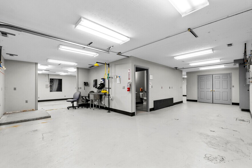 More Photos Of 7200 Highway 150, Greenville Office For Sale