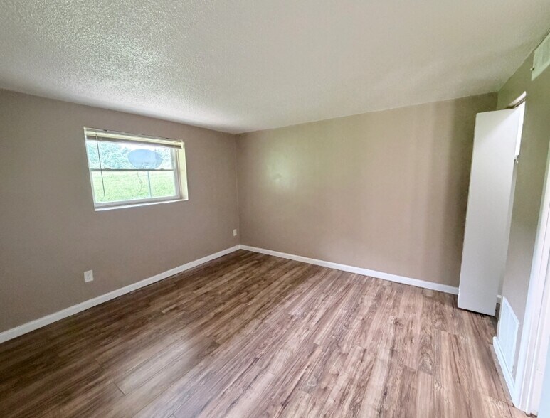More Photos Of 9639-9640 Diamond Dr, Saint Louis Apartments For Sale