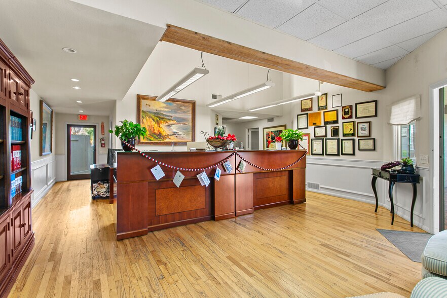 More Photos Of 410 Broadway St, Laguna Beach Office For Sale