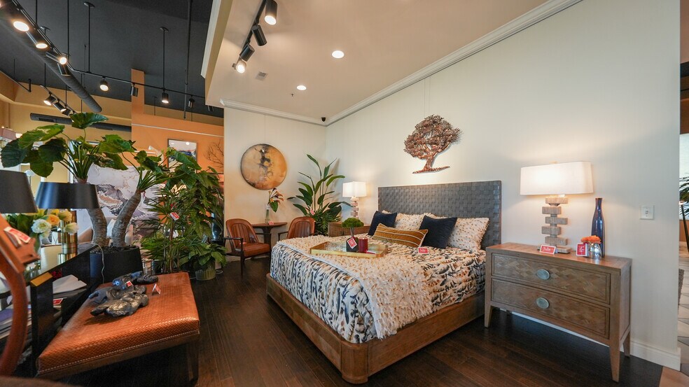 More Photos Of 2265 Bagnell Dam Blvd, Lake Ozark Office For Sale