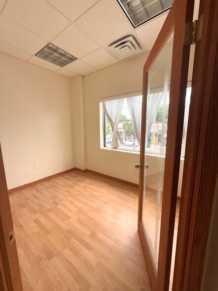 More Photos Of 21701 Merrick Blvd, Springfield Gardens Storefront Retail Office For Lease