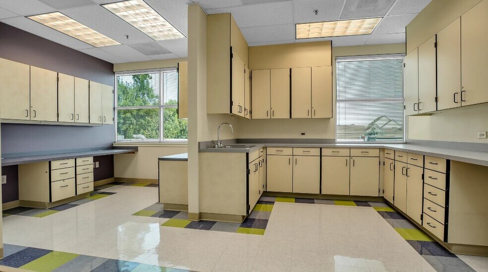 More Photos Of 693 Ray J. Glatt Cir, Woodburn Medical For Lease