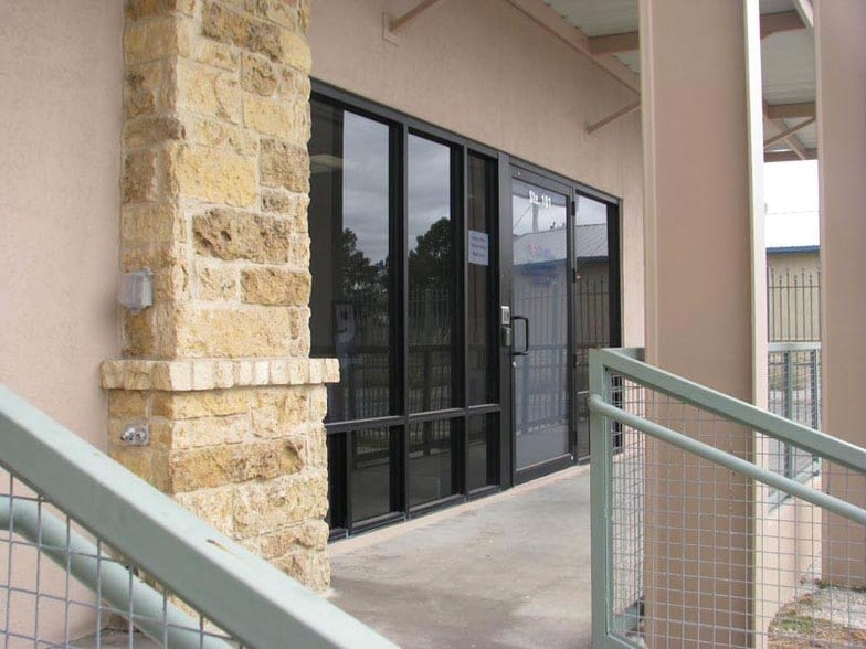 More Photos Of 302 Casa Blanca St, San Antonio Warehouse For Sale