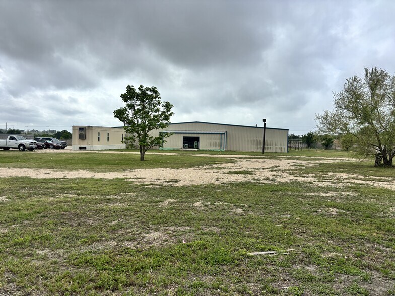 More Photos Of 1403 W Welch St, Taylor Warehouse For Sale