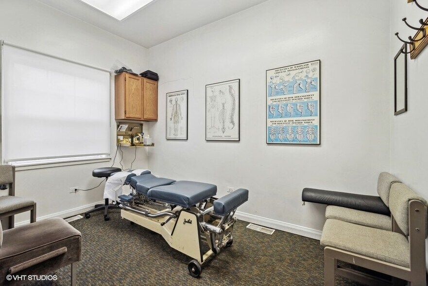 More Photos Of 2028-2104 Oakton St, Park Ridge Medical For Lease
