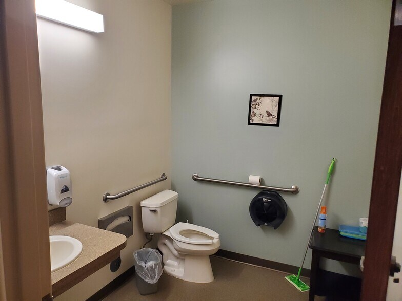 More Photos Of 230 W Georgia Ave, Nampa Unknown For Lease